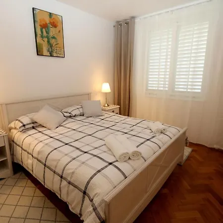 Apartment Mira Lapad *