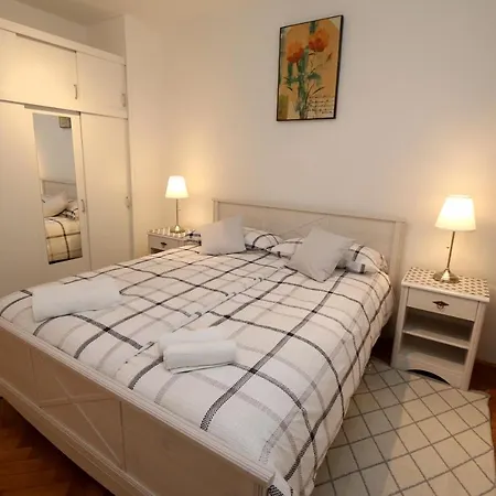 Mira Lapad