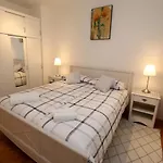 Mira Lapad
